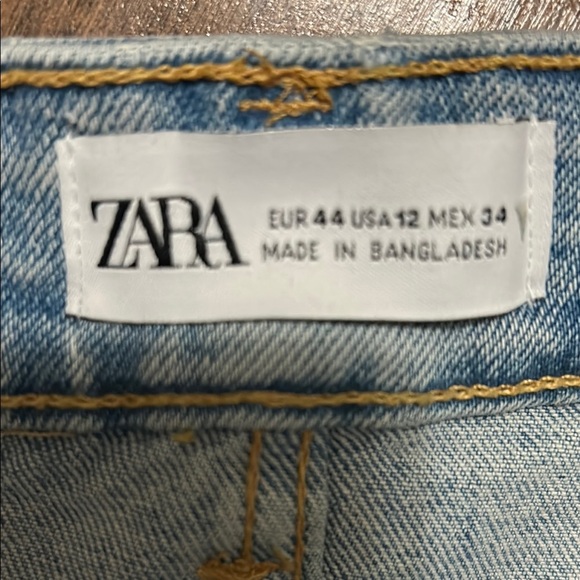 Zara Blue Jean Shorts Distressed Raw-Edge Hem - Picture 2 of 4